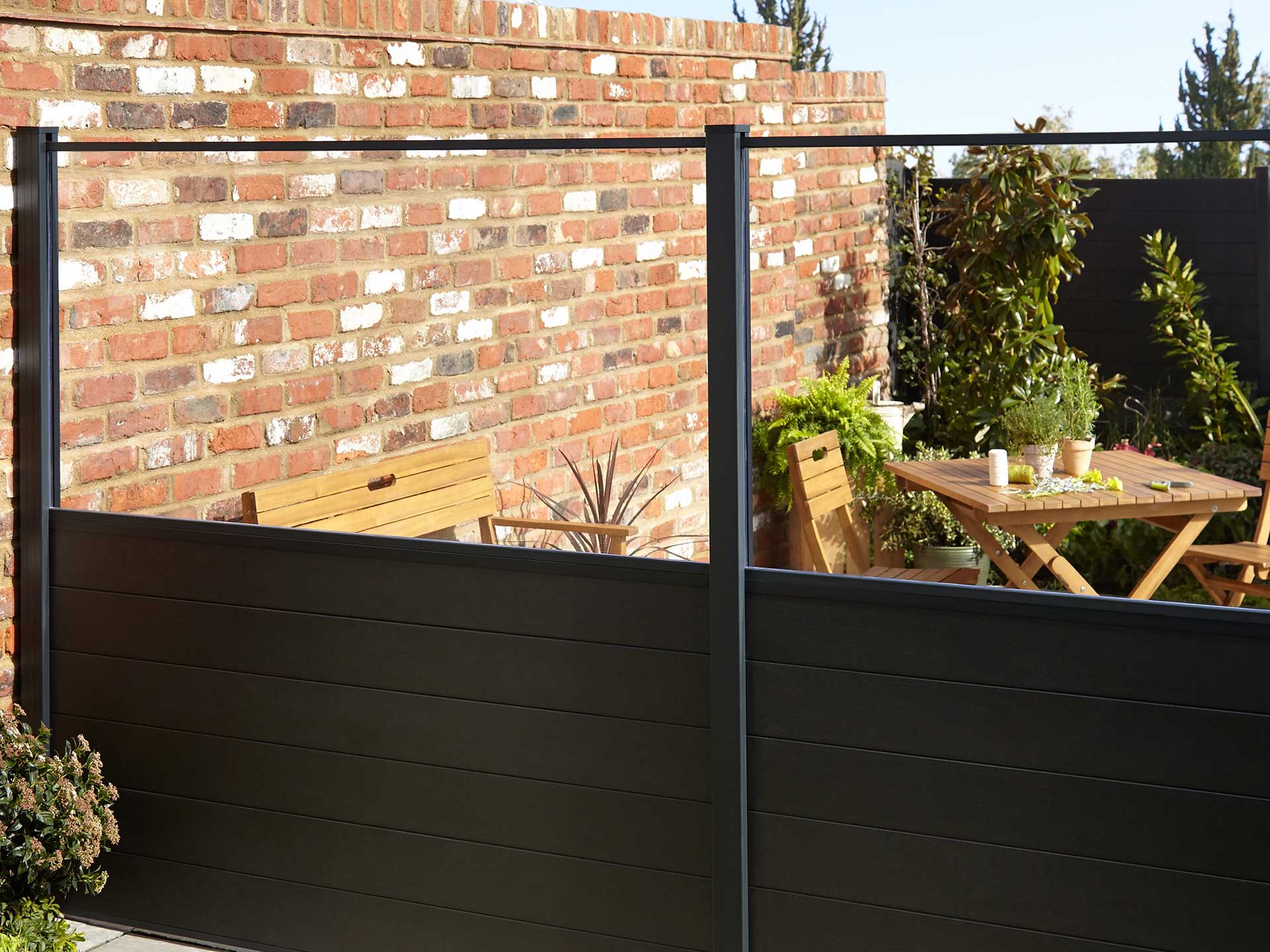 Transparent fencing is a great way, to zone your garden